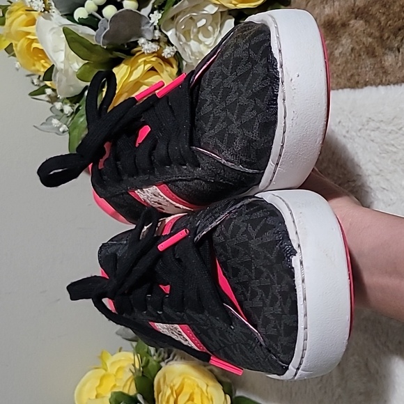 Michael Kors sneakers size 9.5 - Picture 8 of 8